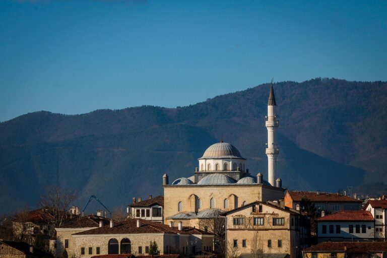 Türkiye Breaks Tourism Record with 62 Million Visitors in 2024!