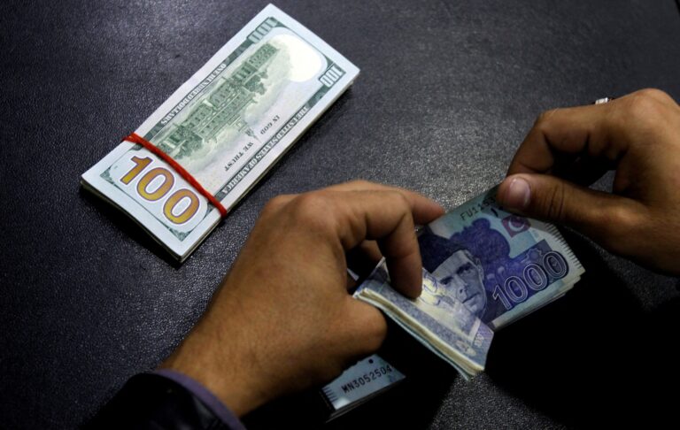 Pakistani Rupee Sees Slight Change Against US Dollar
